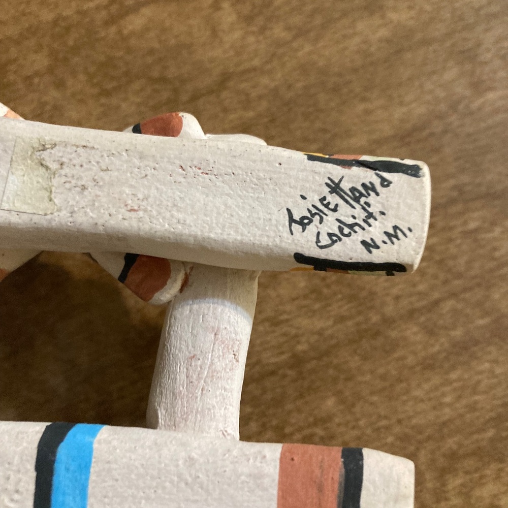 Signed storyteller Native American pottery piece - Picture 4 of 5